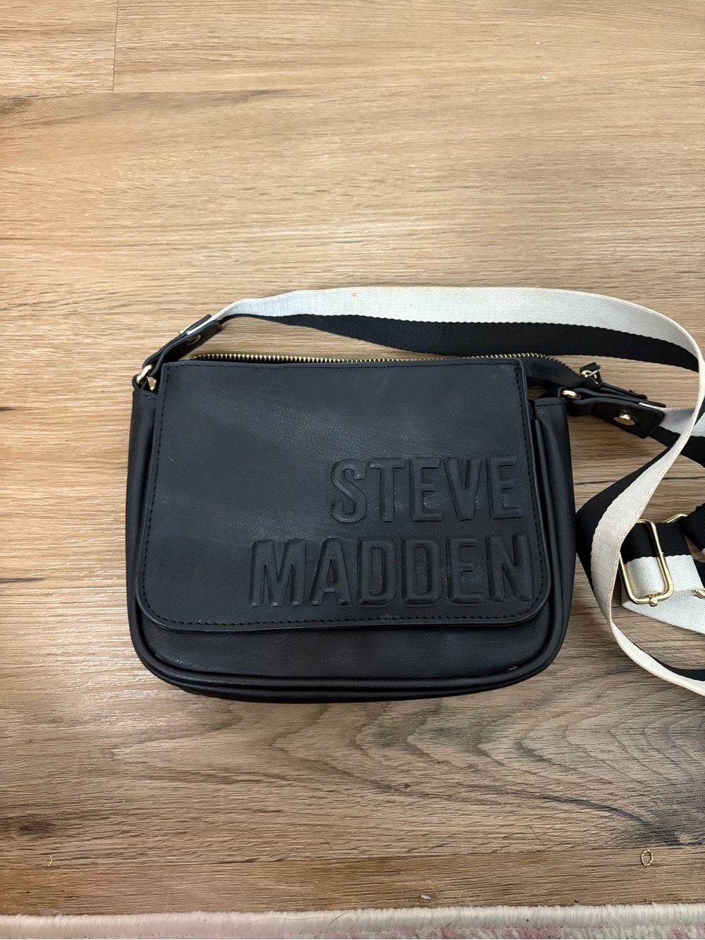 Steve Madden Black Crossbody Bag with Cream and Black Strap